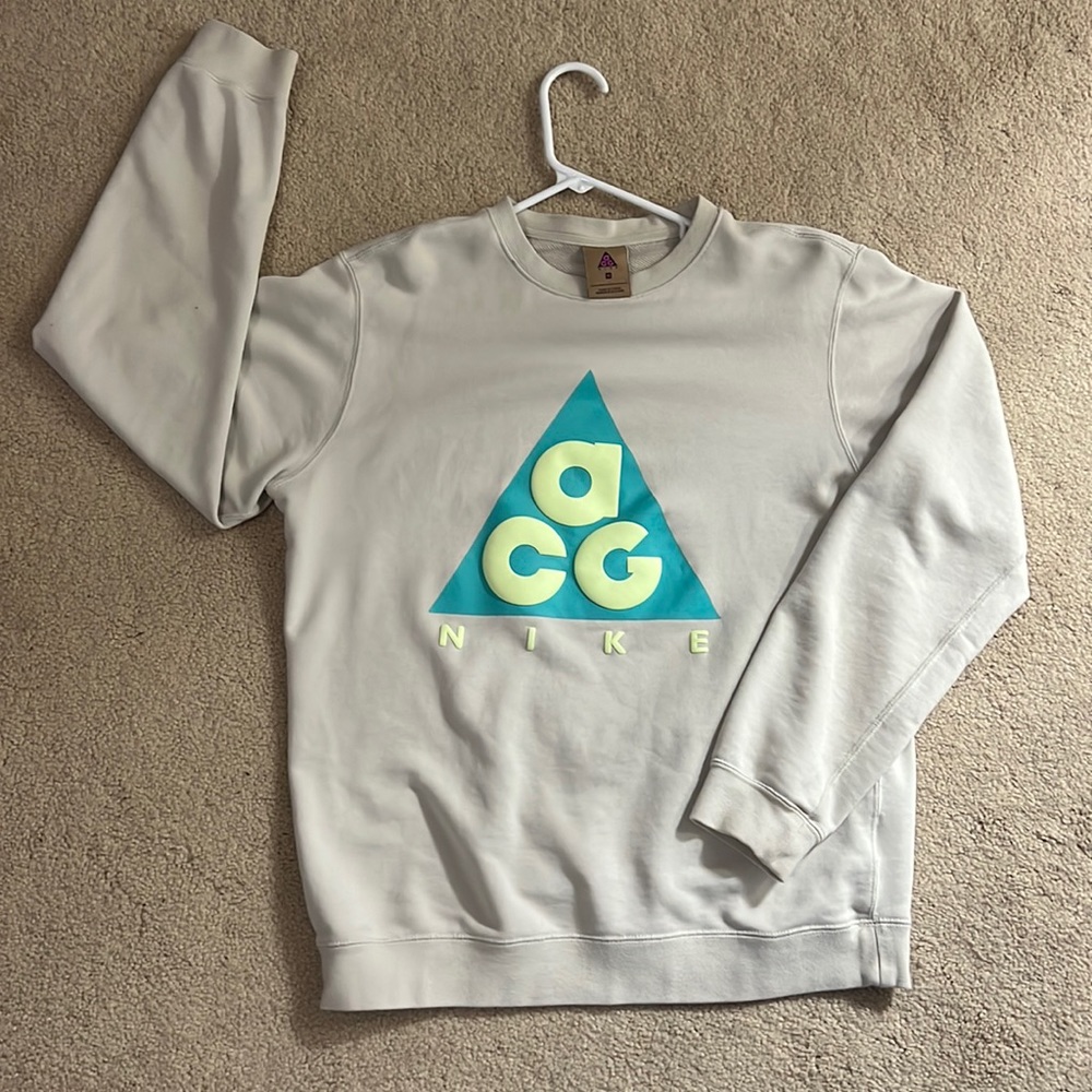 Nike. Medium. Sweatshirt.